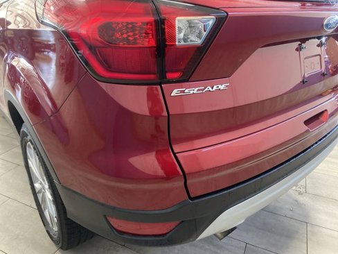 Used 2019 Ford Escape SE image 30