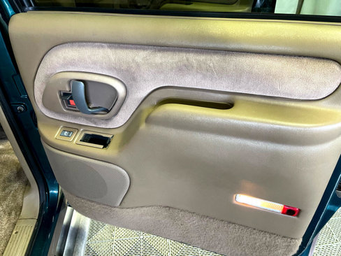 Used 1995 Chevrolet Suburban 4WD image 16