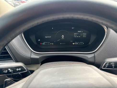Used 2019 Lincoln Nautilus Select image 9