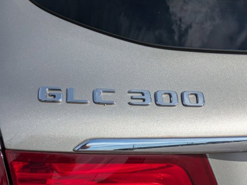 Used 2019 Mercedes-Benz GLC 300 4MATIC image 32