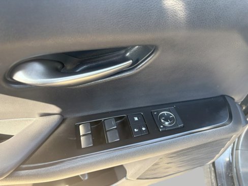 Used 2019 Lexus UX 250h image 10