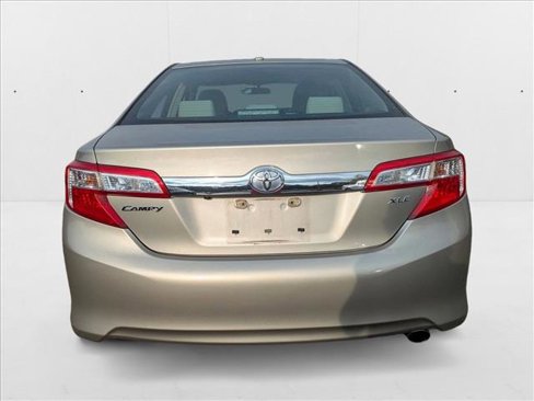 Used 2014 Toyota Camry XLE image 6