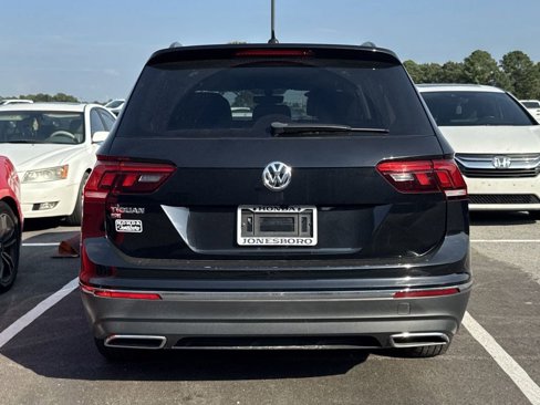 Used 2021 Volkswagen Tiguan SE w/ Panoramic Sunroof Package image 6
