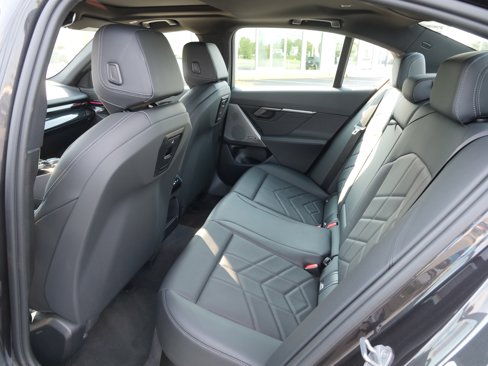 Used 2024 BMW 530i image 13