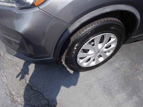 Used 2020 Nissan Rogue S image 4