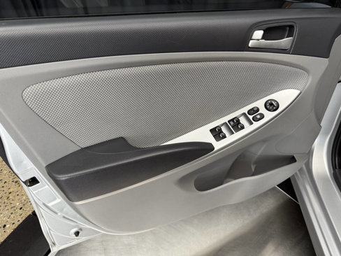 Used 2013 Hyundai Accent GLS image 29