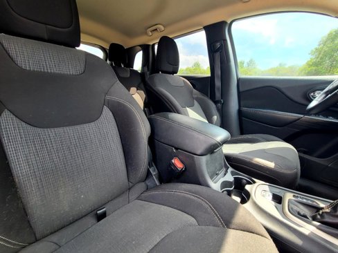 Used 2015 Jeep Cherokee Latitude w/ Comfort/Convenience Group image 11