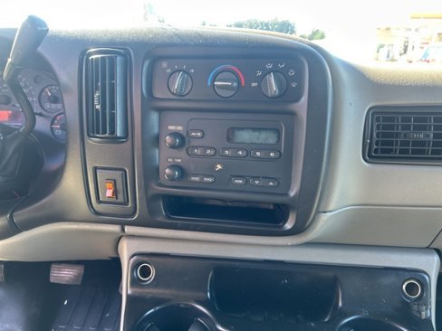 Used 2001 Chevrolet Express 3500 image 10