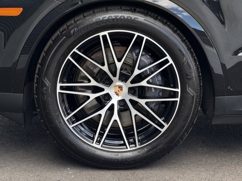Certified 2025 Porsche Cayenne image 11