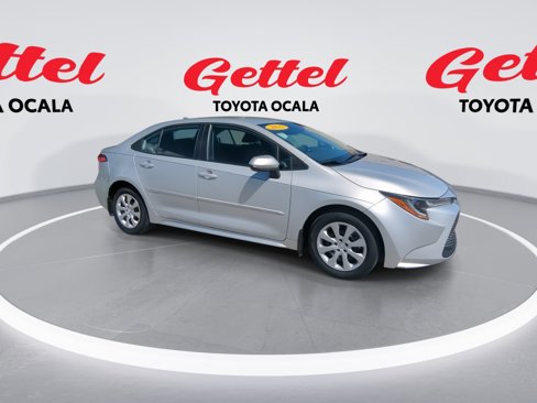 Used 2022 Toyota Corolla LE image 2