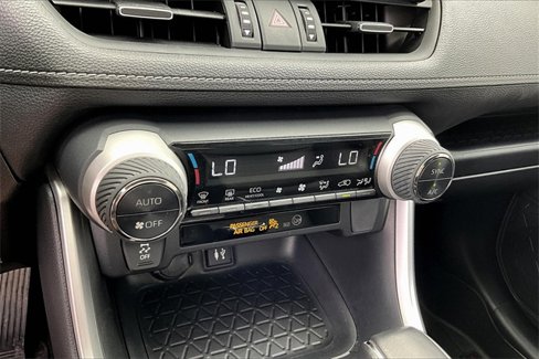 Used 2019 Toyota RAV4 XLE Premium image 24
