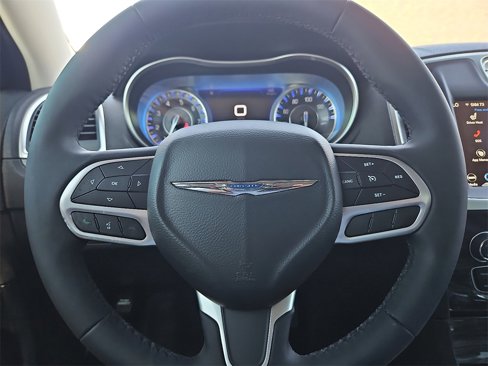 Used 2022 Chrysler 300 Touring L image 25