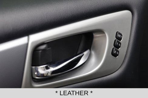 Used 2018 Nissan Pathfinder SL w/ Midnight Edition Package image 9