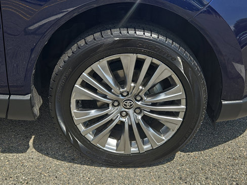 Used 2021 Toyota Venza Limited image 8