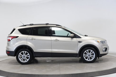 Used 2017 Ford Escape SE w/ Equipment Group 201A image 9