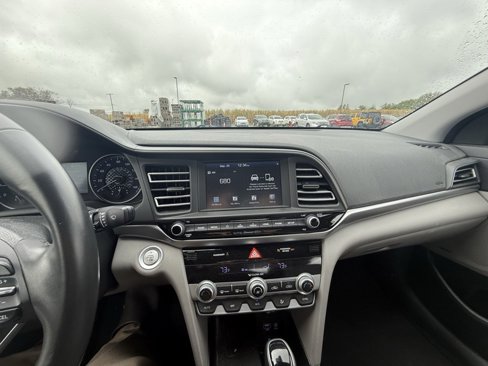 Used 2020 Hyundai Elantra Limited image 13