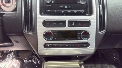 Used 2010 Ford Edge SEL image 26