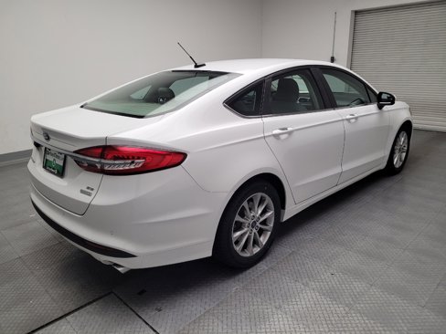 Used 2017 Ford Fusion SE w/ Fusion SE Technology Package image 9
