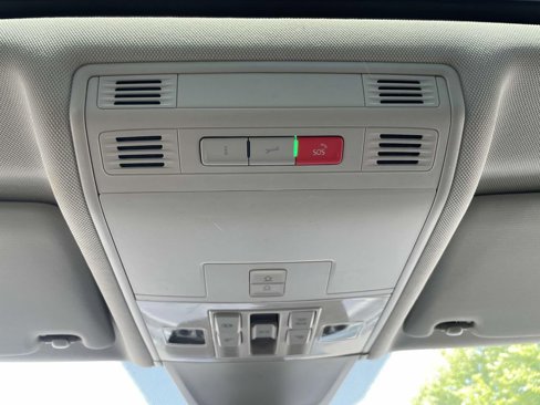 Used 2022 Volkswagen Tiguan SE image 33