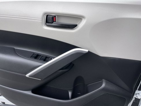 Used 2024 Toyota Corolla Cross L image 21