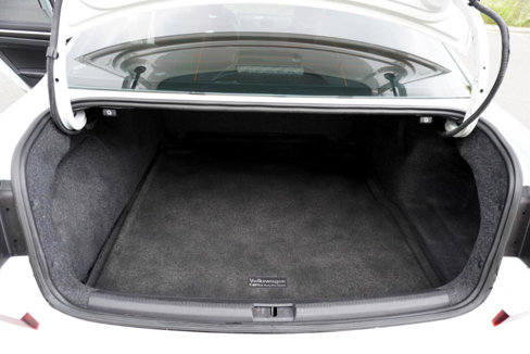 Used 2018 Volkswagen Passat 3.6 image 25