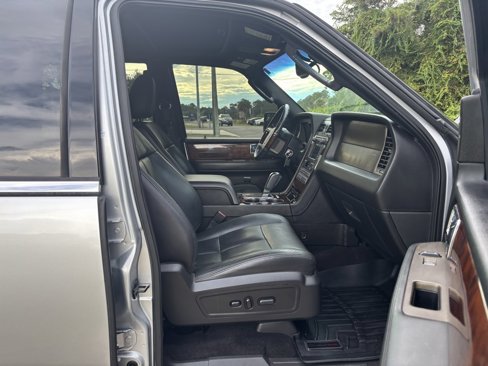 Used 2014 Lincoln Navigator L 2WD image 16