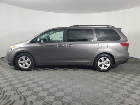 Used 2015 Toyota Sienna LE image 7