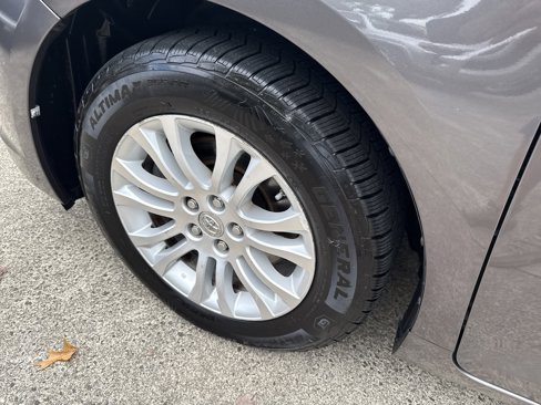 Used 2014 Toyota Sienna XLE image 11