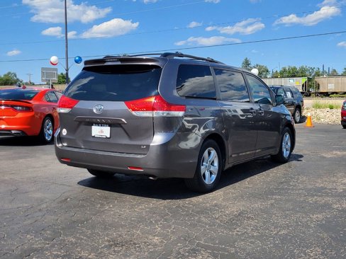 Used 2011 Toyota Sienna LE image 5