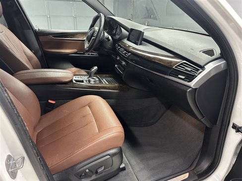 Used 2018 BMW X5 xDrive35i w/ M Sport Package image 11