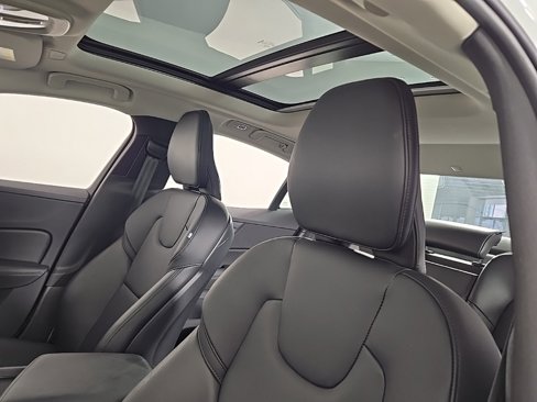 Certified 2025 Volvo S60 B5 Core image 18
