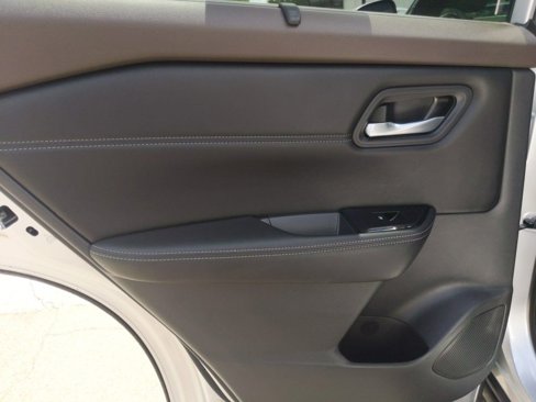 Used 2022 Nissan Rogue SV image 29