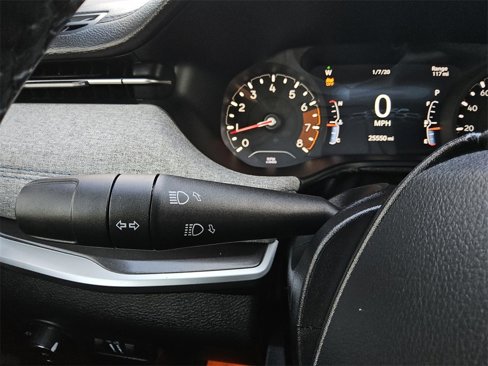 Used 2023 Jeep Compass Latitude image 27