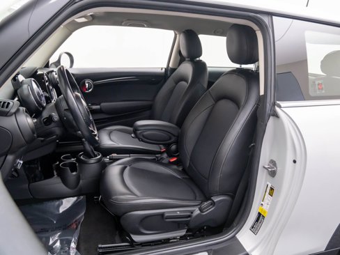 Used 2019 MINI Cooper 2-Door Hardtop w/ Signature Upholstery Package image 17