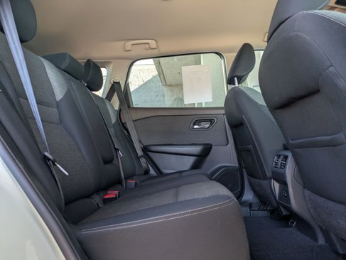 Used 2021 Nissan Rogue SV image 12