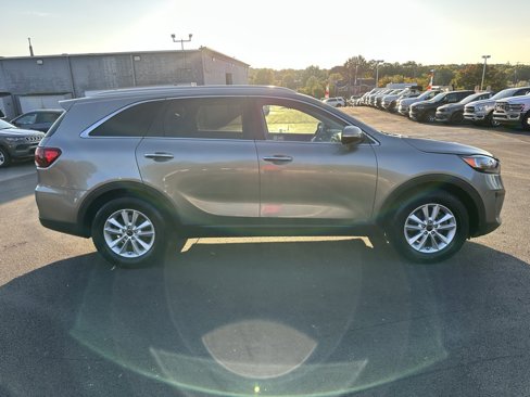 Used 2019 Kia Sorento LX w/ LX V6 Convenience Package image 4