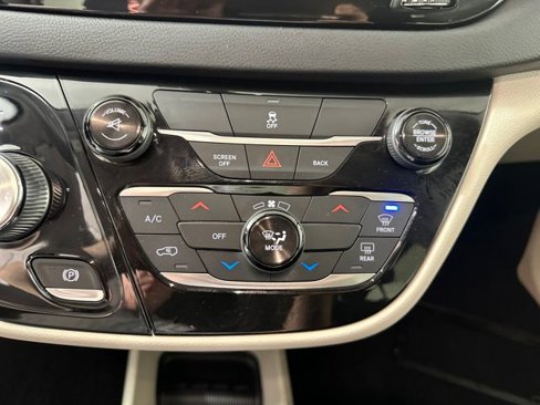 Used 2017 Chrysler Pacifica Touring image 23