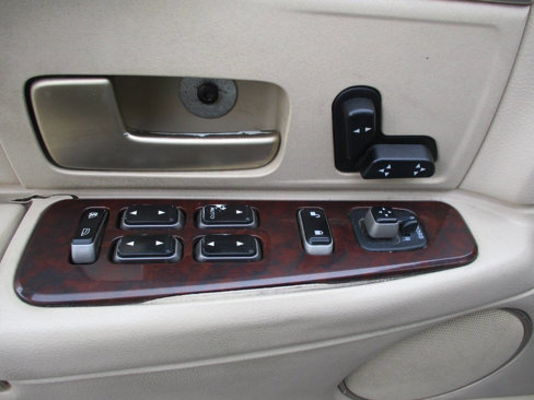 Used 2006 Lincoln Town Car Signature image 37