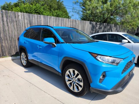 Used 2021 Toyota RAV4 XLE Premium image 5