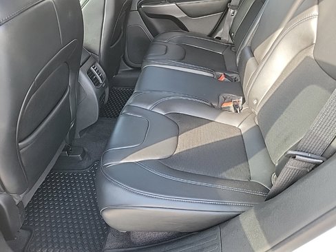 Used 2019 Jeep Cherokee Latitude Plus w/ Cold Weather Group image 5