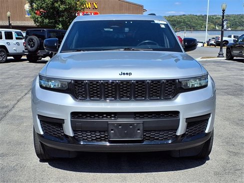 Certified 2021 Jeep Grand Cherokee L Laredo image 2