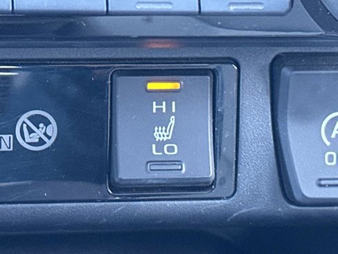 Used 2022 Toyota RAV4 XLE Premium image 18