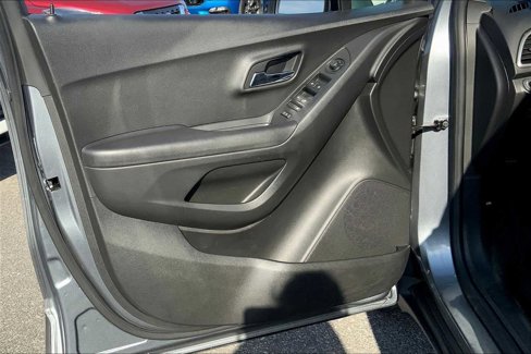 Used 2019 Chevrolet Trax LT w/ LT Convenience Package image 21