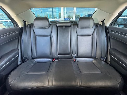 Used 2018 Chrysler 300 Limited w/ Safetytec Plus Group image 25