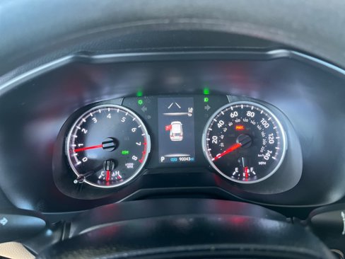 Used 2021 Toyota RAV4 XLE image 10
