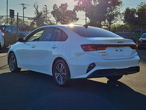 Used 2023 Kia Forte LXS w/ LXS Technology Package image 4