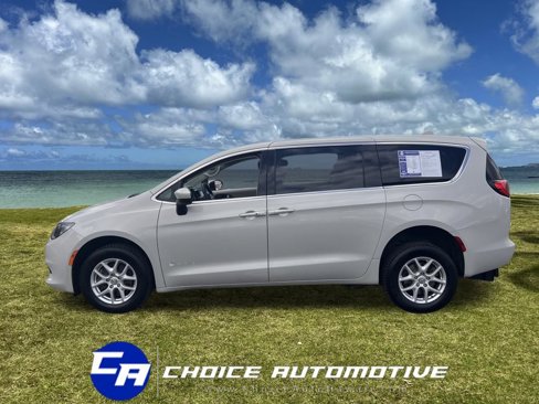 Used 2017 Chrysler Pacifica LX image 3