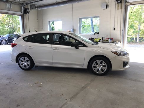 Used 2018 Subaru Impreza 2.0i image 2