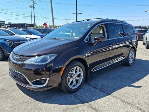 Used 2019 Chrysler Pacifica Touring-L Plus w/ Advanced Safetytec Group image 3
