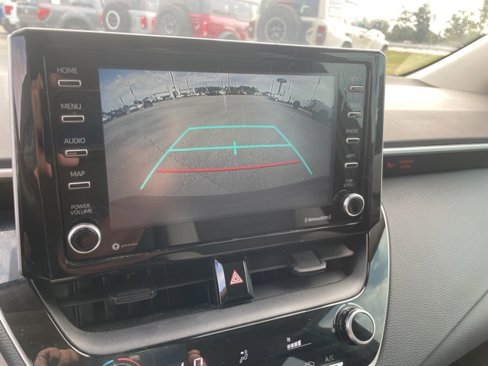 Used 2021 Toyota Corolla LE image 32